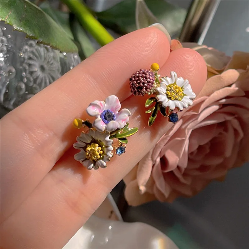 Sweet Cute Flowers Daisy Earrings for Women Simple Jewelry Accessories Korean Fashion Summer Chrysanthemum Stud Earrings Party