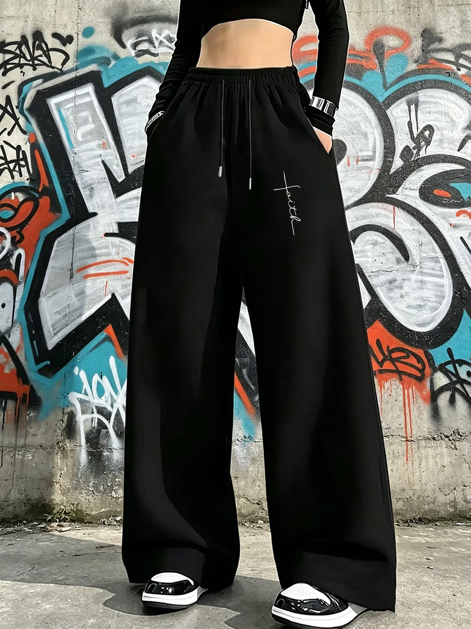 Women's high-waisted stretch retro straight-leg trousers are suitable for casual street style, daily exercise, and sportswear.