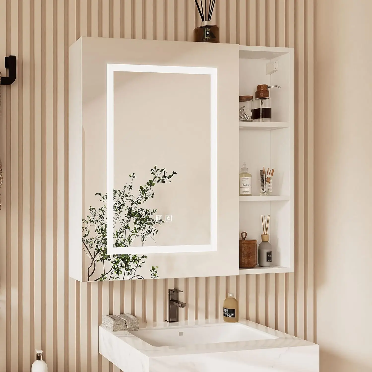 Badezimmerspiegelschrank mit Beleuchtung und Steckdose, Badezimmerschrank mit Spiegel und verstellbarem Regal, Doppeltüriger Badezimmerspiegelschrank, Wandschrank, Badezimmerspiegel, 3