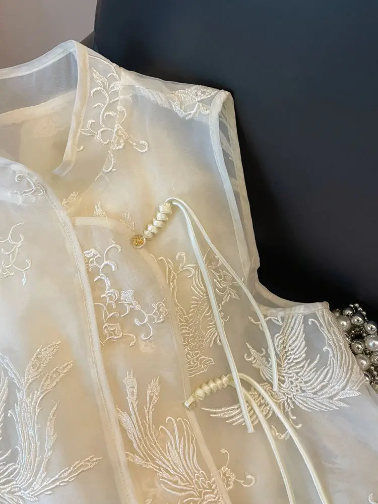 수 놓은 조끼 여성 중국 스타일 빈티지 조끼 민소매 레트로 버클 탑 여성 여름 새로운 패션