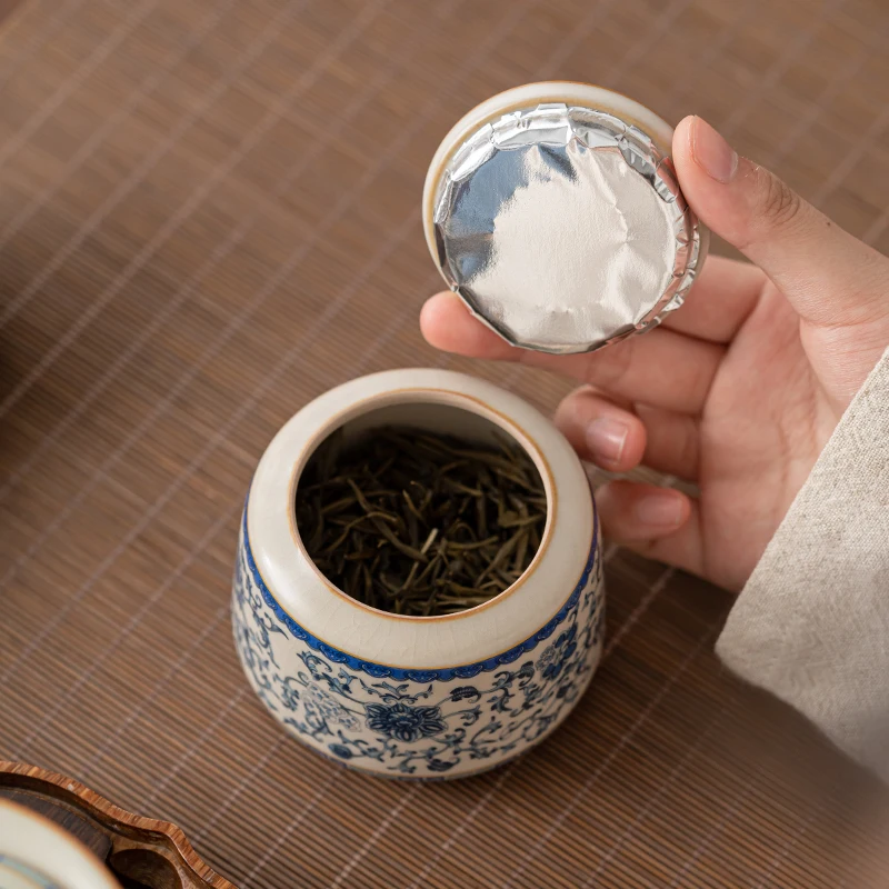Blue and White Porcelain Candy Jar Table Top Jewelry Cosmetic Container Portable Ceramic Tea Jar Food Container Home Decoration