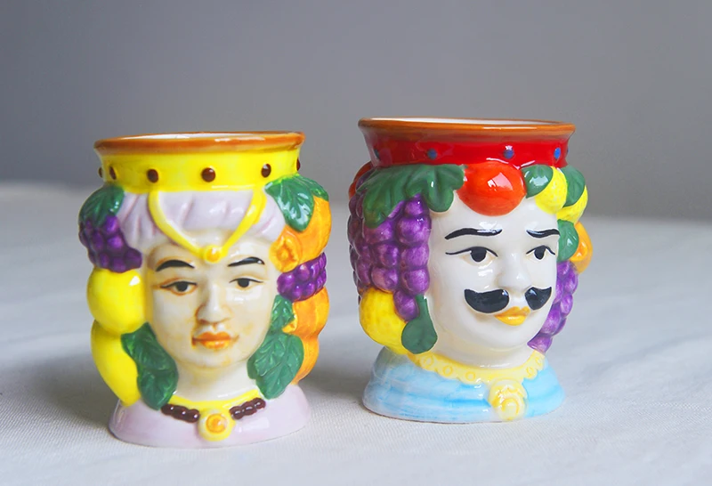 Couple ceramic hand-painted three-dimensional creative island king queen flower arrangement toothpick pen holder small ornament