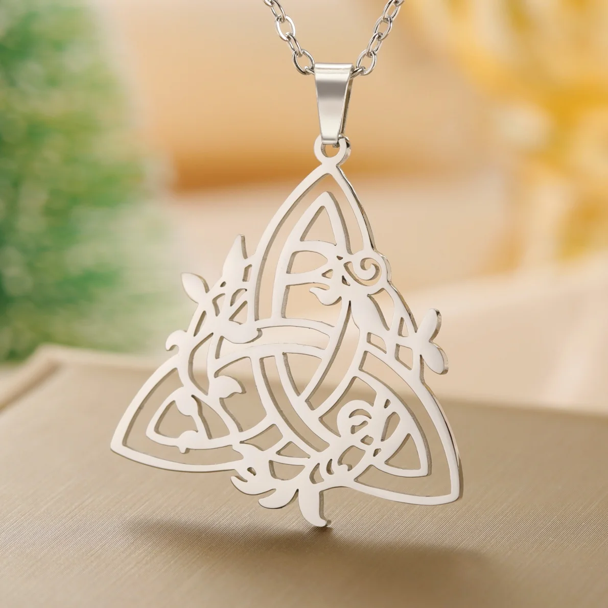 Jeshayuan Witch Triquetra Trinity Celtic Knot Necklace For Women Stainless Steel Crann Bethadh Leaf Men Necklaces Jewelry Gift