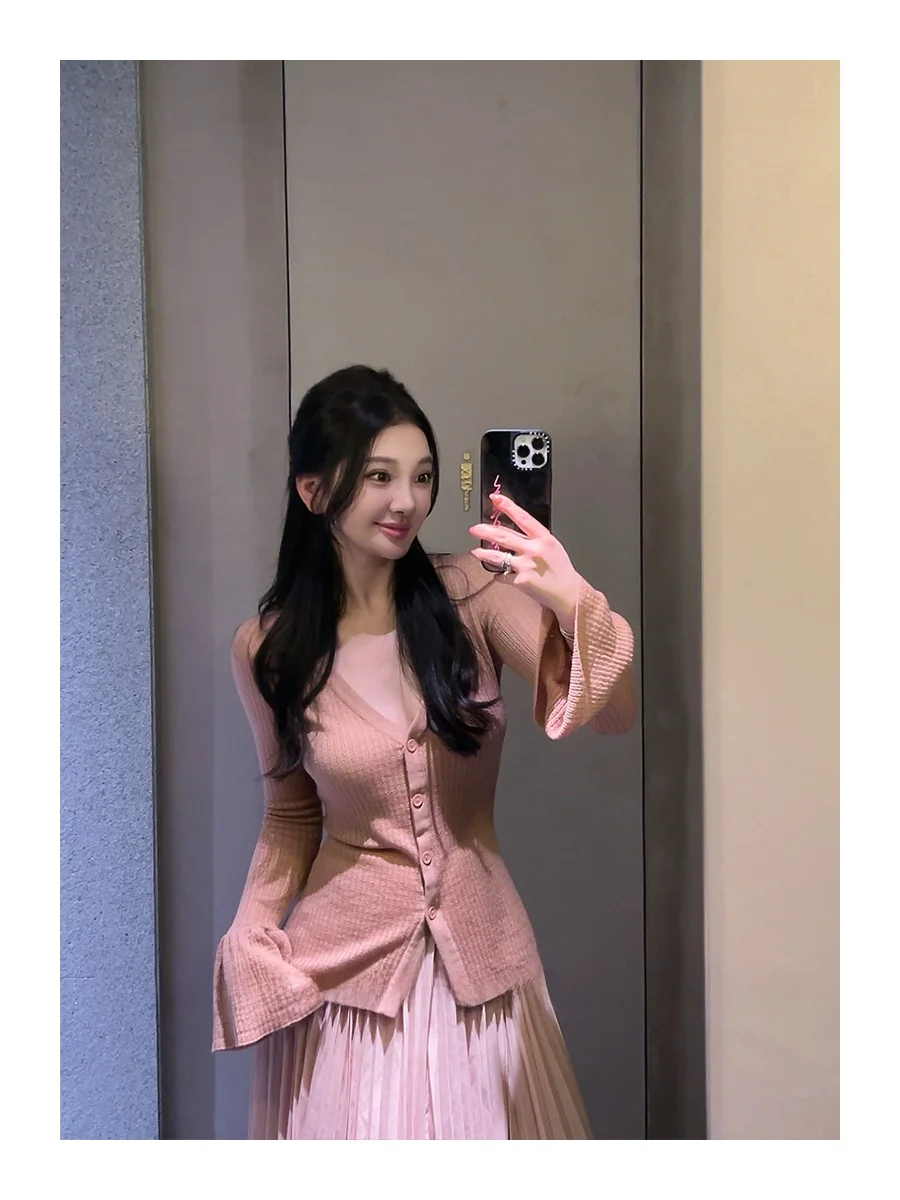 

Розовый вязаный кардиган с V-образным вырезом и рукавами-колокол, на одной пуговице, из мягкой шерстяной смеси, с длинными рукавами, в стиле Gentle Wind