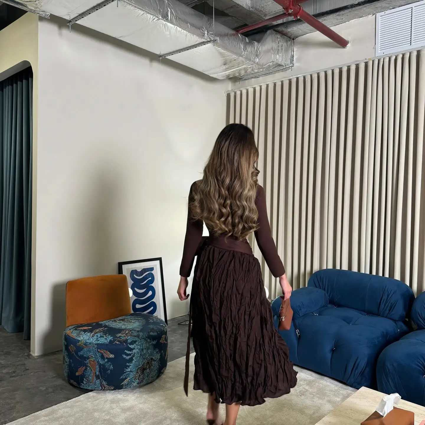 Abiti da celebrità in jersey squisito personalizzato Abito da sera moderno a maniche lunghe con girocollo Abiti da festa semplici con cintura dritta