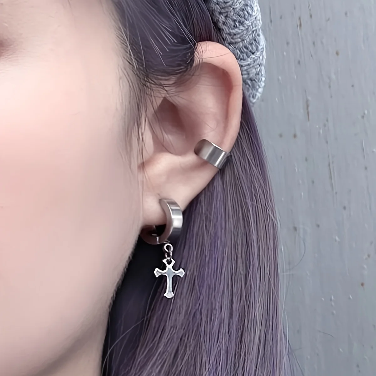 2pcs Unisex Punk Stainless Steel Gothic Cross Pendant Dangle Clip-On Earrings Simple Non-Piercing Ear Cuff for Men Women Jewelry