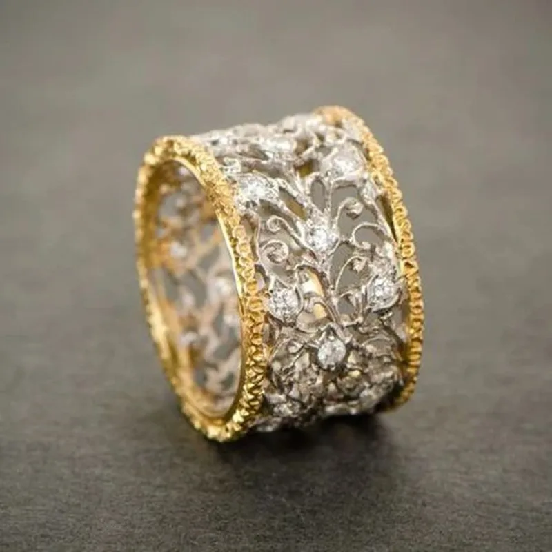 Geometric Hollow Gold Ring Featuring Inlaid Zircon Accents and Checkerboard Motif — Lightweight Alloy Design for Everyday Wear —