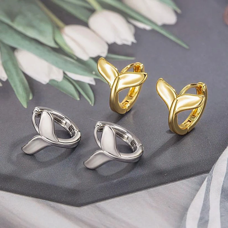 Korean Summer Fish Tail Ear Buckle for Women Small Cute Dolphin Tail Earrings Fashion Versatile Daily Simple Earring Jewelry