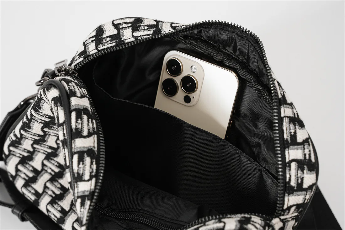 Luxuriöse Umhängetasche im Designer-Stil, Herren-Schultertasche aus Canvas mit Patchwork-Details und PU-Leder, Herren-Schulter-Messenger-Tasche, Handtasche, rechteckige Geldbörse. – Detail 19