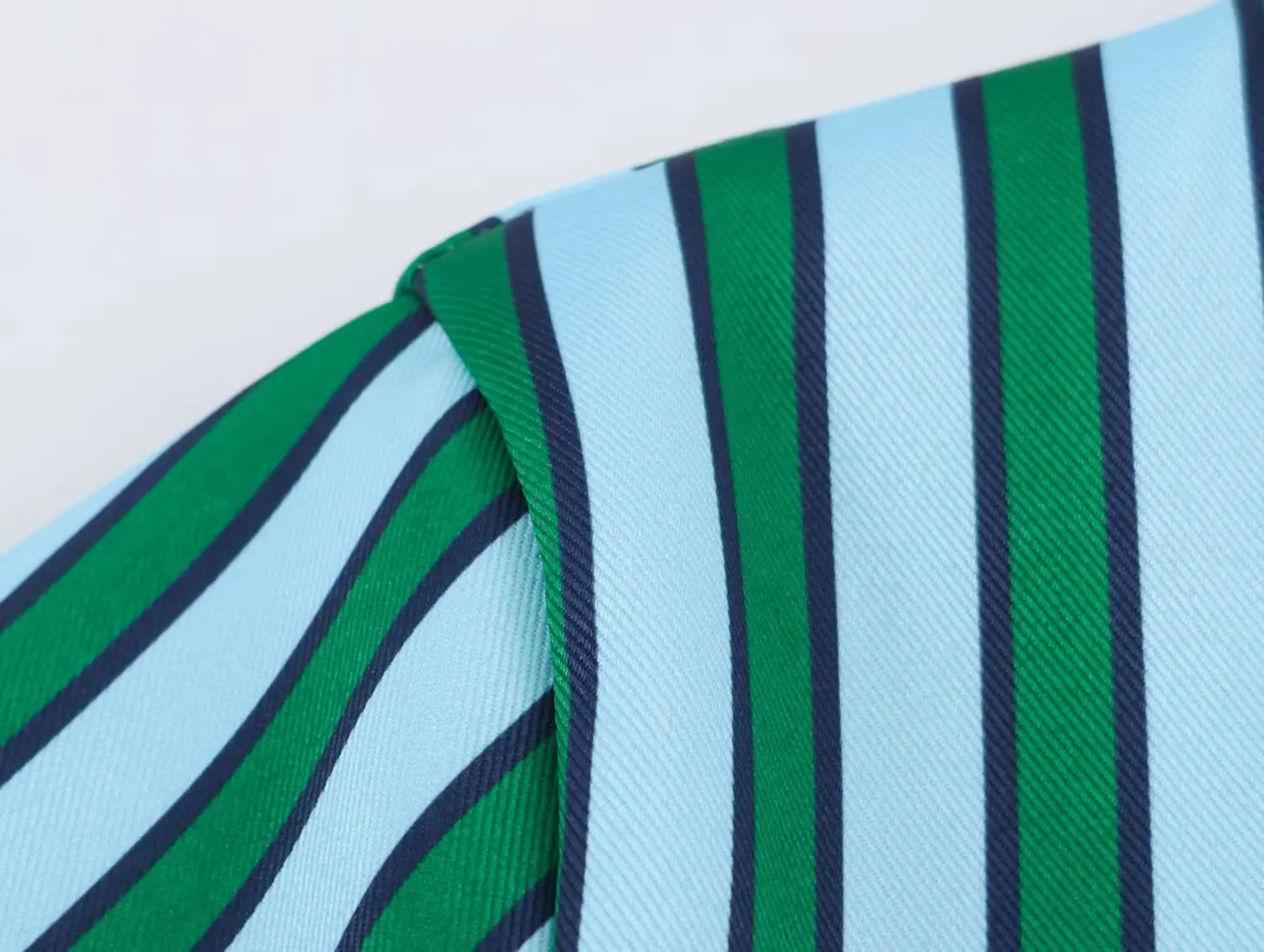 KONDALA Damen Schickes Gestreiftes Hosen-Set 2026 Sommer Trendiges High-Street-Urlaubsset Elegante Freizeit-Hemden mit Seilknöpfen, Lange Hosen – Detail 11