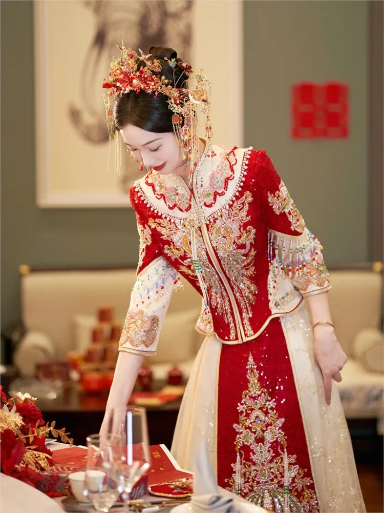 

Новое контрастное свадебное платье цвета шампанского в китайском стиле и золотого цвета.