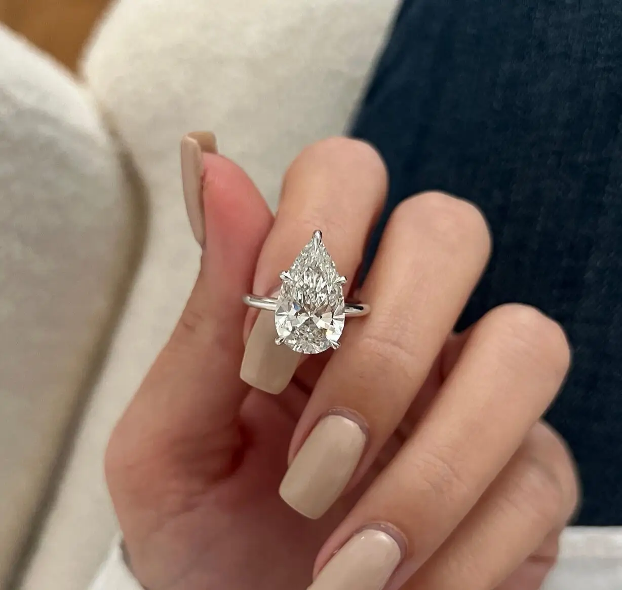 Anillo Solitario con Diamante Cultivado en Laboratorio de 2 Quilates en Forma de Pera para Mujer, Anillo de Compromiso y Boda Minimalista con una Sola Piedra, Disponible en Oro Sólido de 14K y 18K, Joyería Fina Atemporal para Propuesta y Regalo de Aniversario