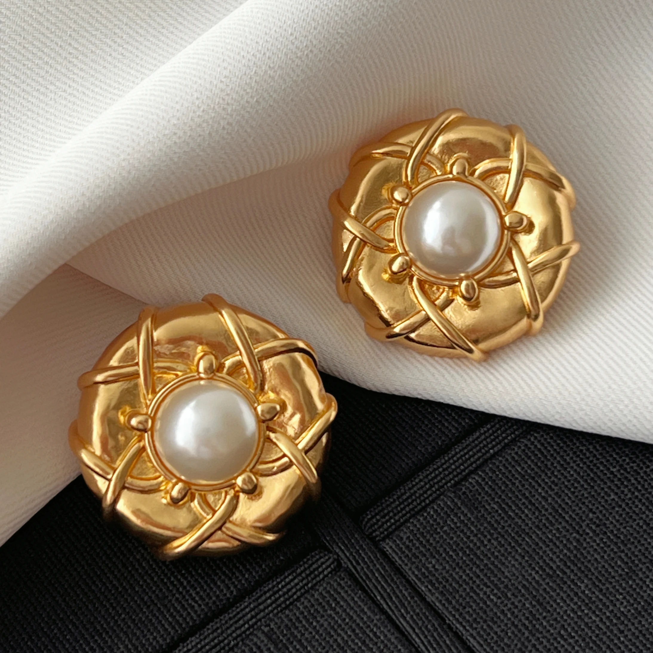 

Винтажные дизайнерские круглые жемчужные золотые серьги-клипсы для ушей, женские европейские ювелирные тренды