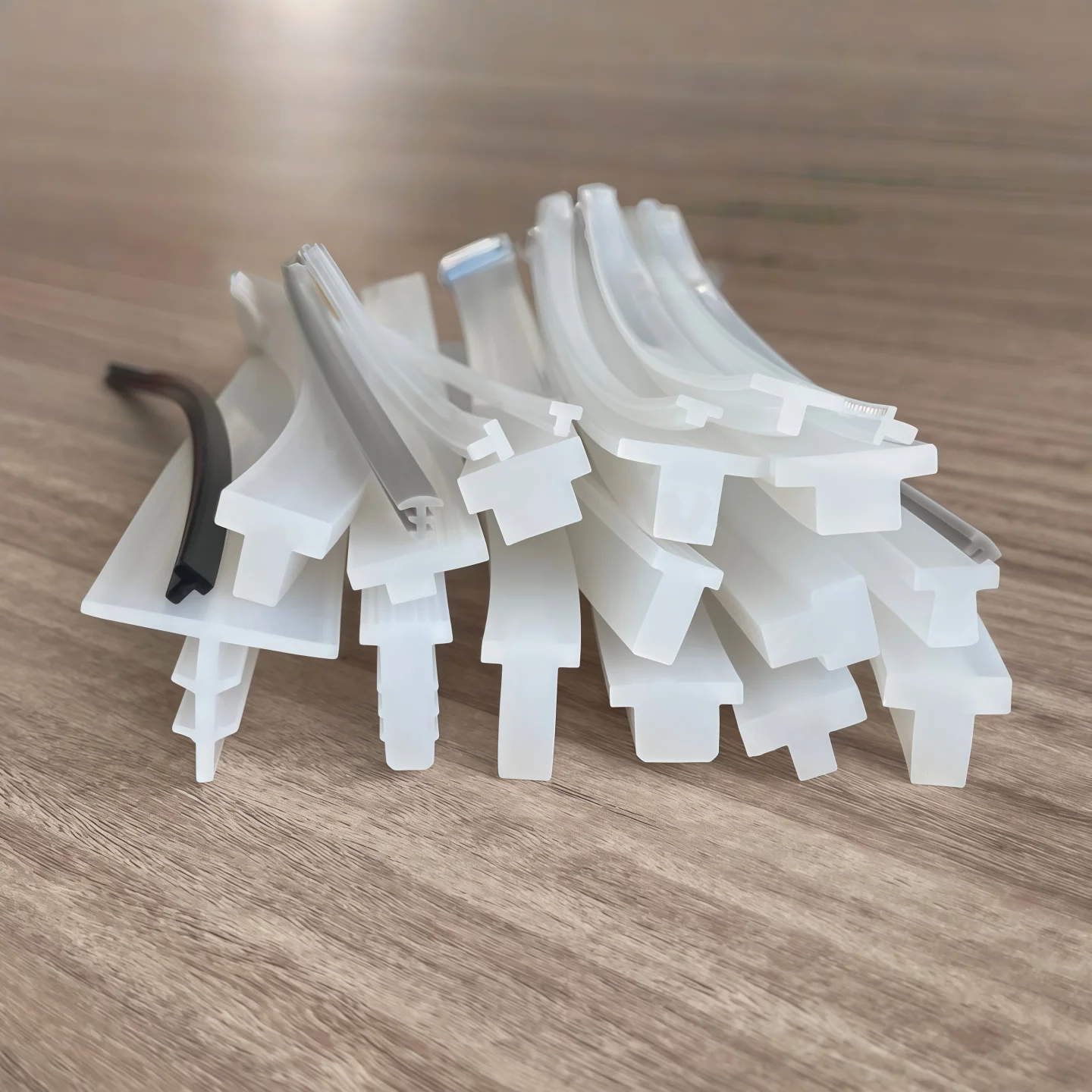 1/2/5M high temperature resistant silicone T-shaped sealing strip, odorless and environmentally friendly silicone card slot