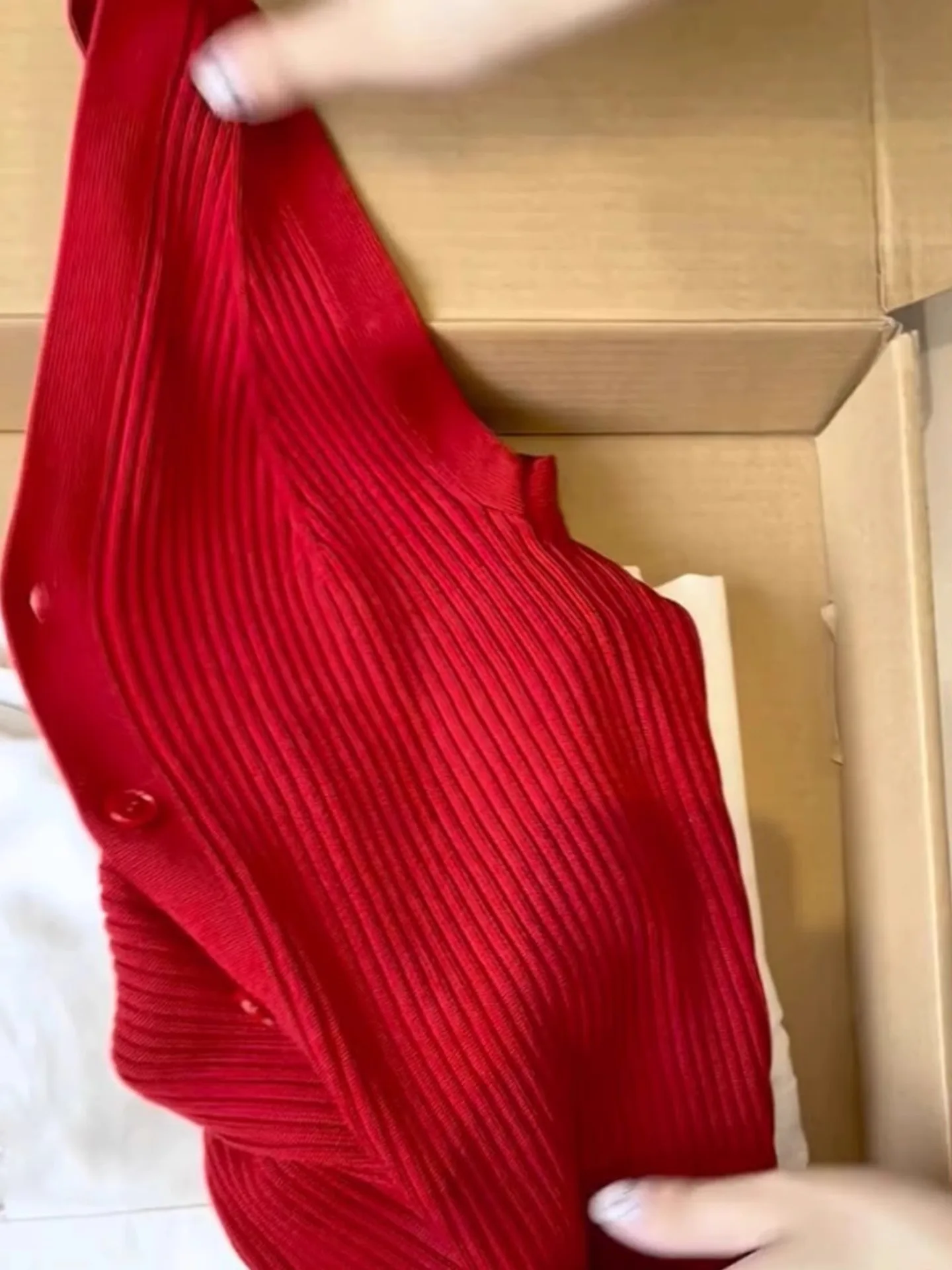 Faionable Strickweste für Damen, reine Farbe, schlankmachend, Sommer, offene Strickjacke, Einzelknopf, verziert, Pendelschlaf, 2025, Dichter