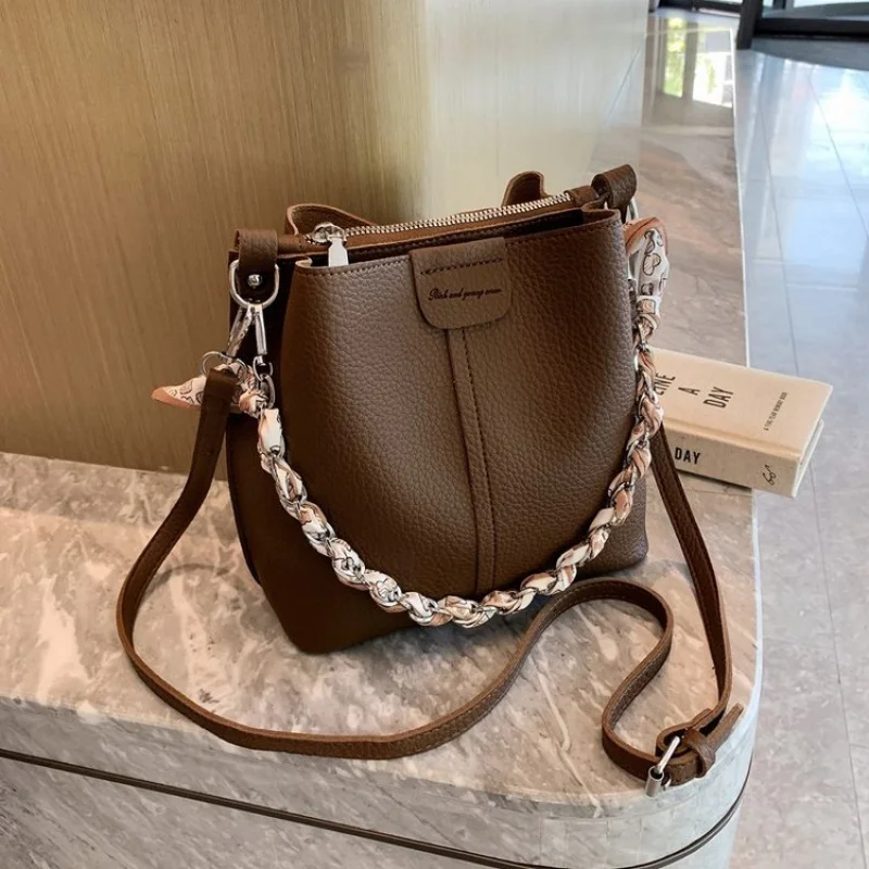 

Classic Designer Vintage Messenger Bag For Paris Women With Letter Logo And Large Capacity Casual Style