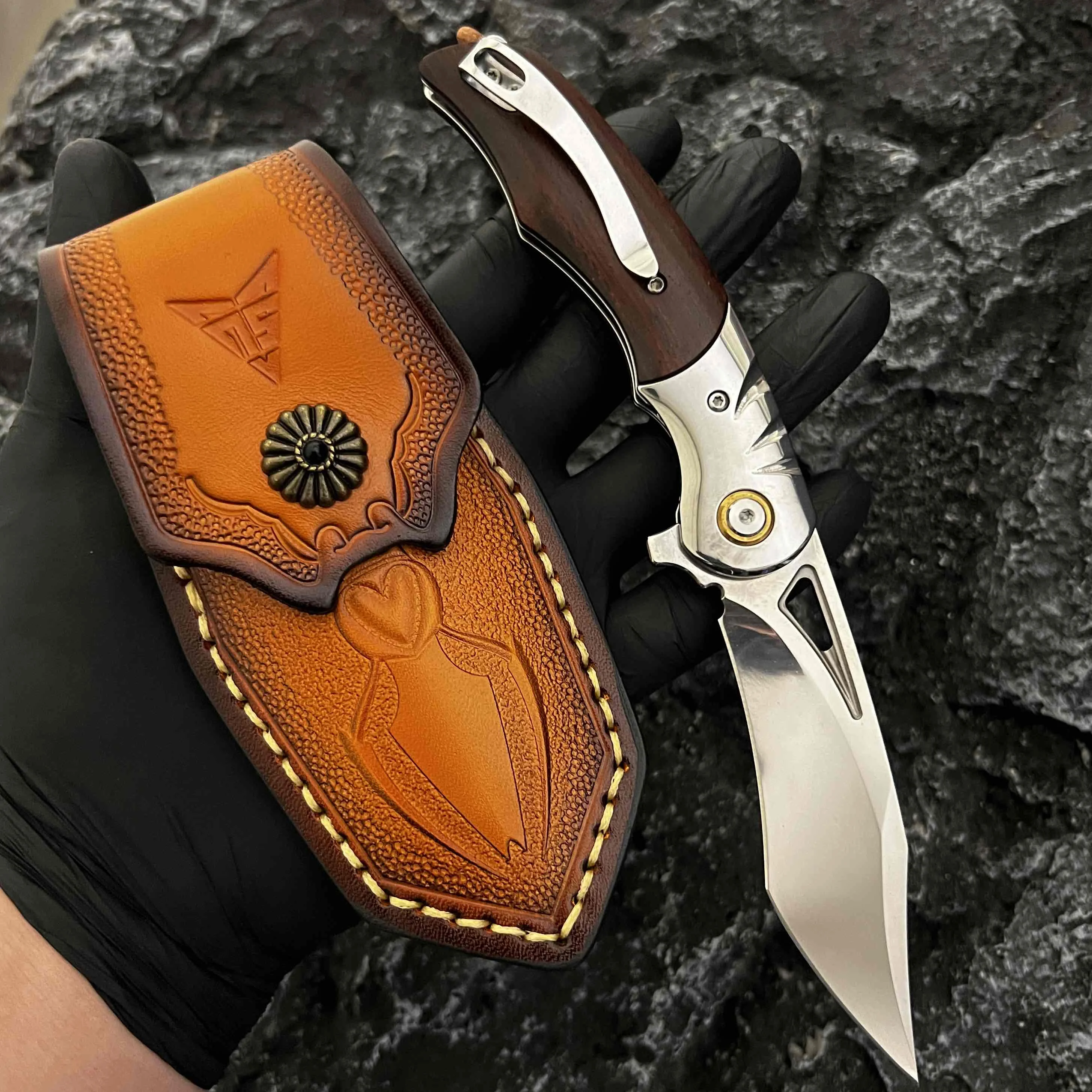 Lâmina de aço D2 forjada à mão nova de 7 polegadas, cabo de sândalo, faca de ferramenta tática RDC dobrável para acampamento ao ar livre