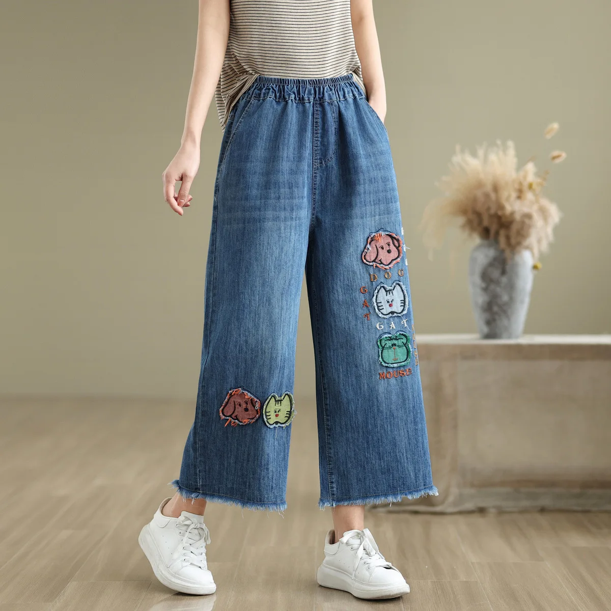 Aricaca Calça jeans feminina capri cintura alta bordada casual verão jeans casual