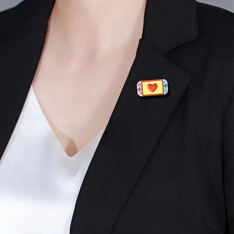 Wholesale Pink Games Console Pins Handheld Headset Shaped Enamel Brooches Cheap Jewelry Accessories