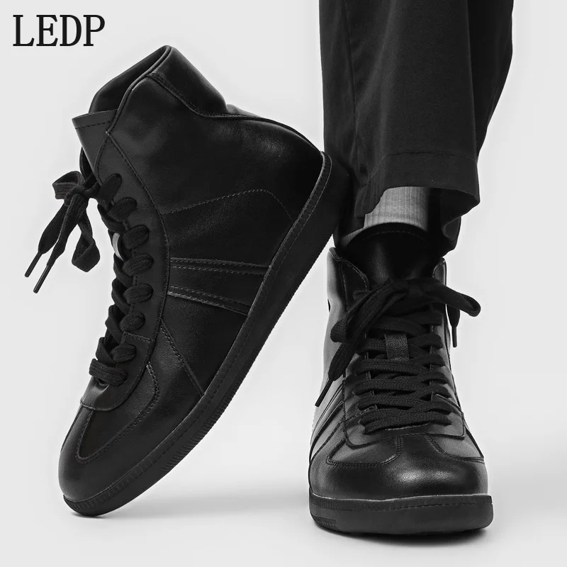 

LEDP Retro Training Shoes with Lace-up Strap Comfortable High-top Sneakers for Men Casual Shorts Boots for Commuting Boxing