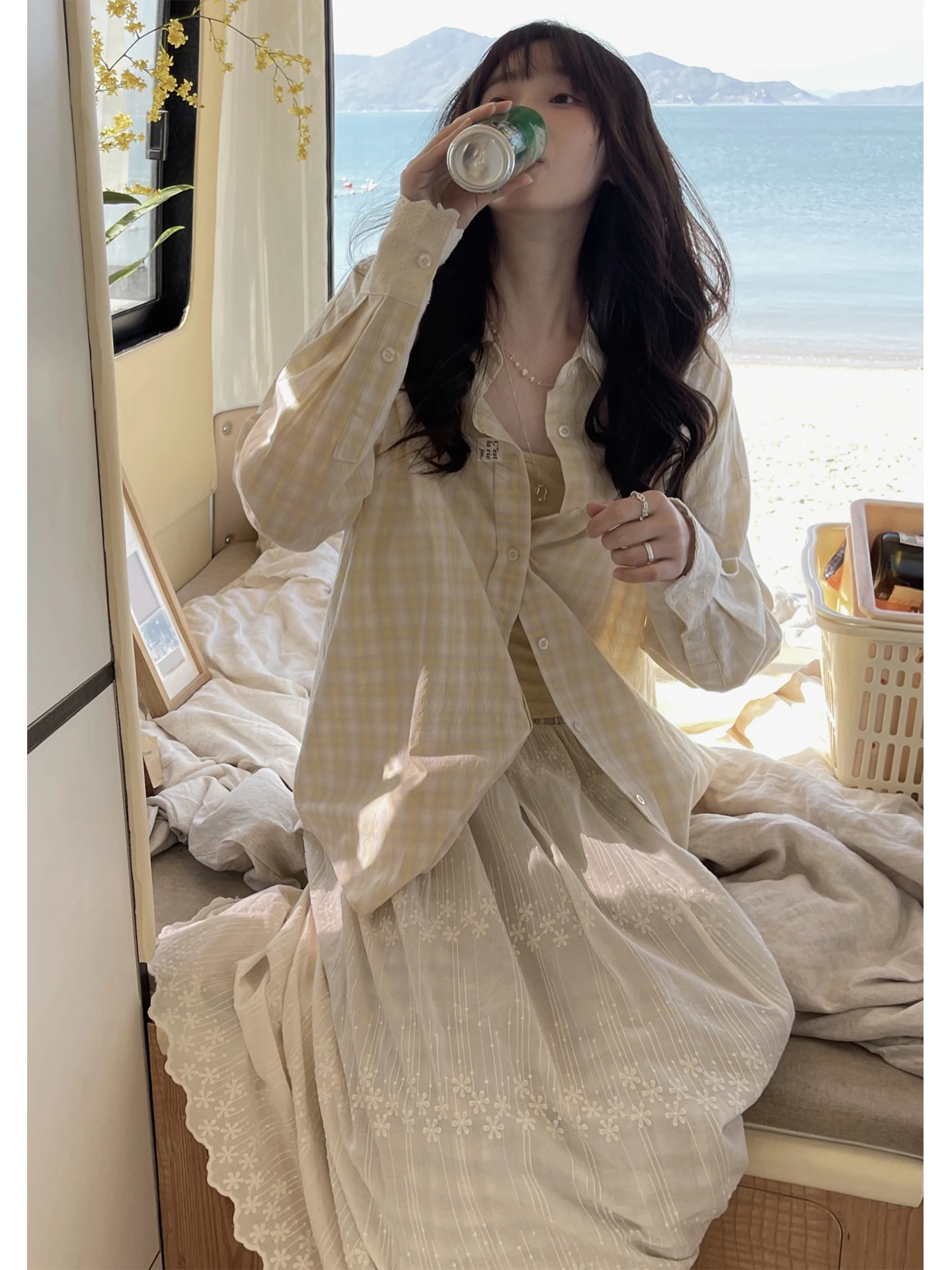 

JMWOMEN Lemon Yellow Embroidered Sve Lace Hand Sve irt Women's Loose Long Sve Top Spring 2026 Simple Sle Cotton