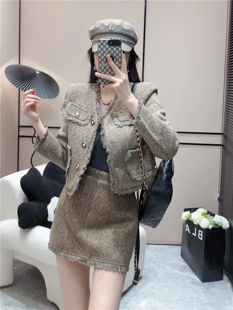 

Autumn Winter Plaid Tweed Two Piece Set Women Notched Golden Lion Buttons Short Jacket Coat + Wool Pleated Mini Skirt Suits