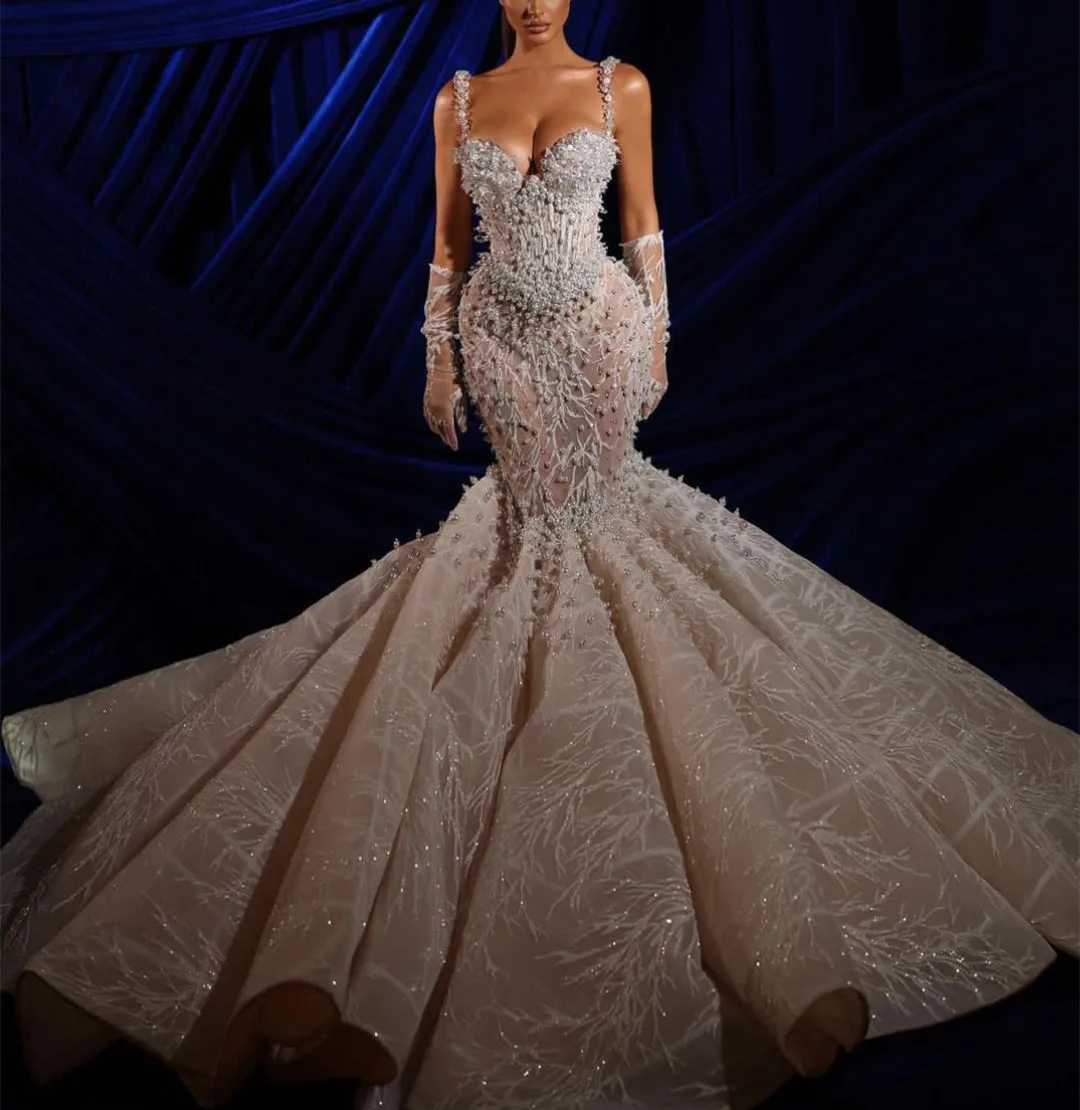 Luxury Wedding Dresses Sleeveless V Neck 3D Lace Spaghetti Straps Sequins Appliques Beaded Pearls Bridal Gowns Vestido De Novia