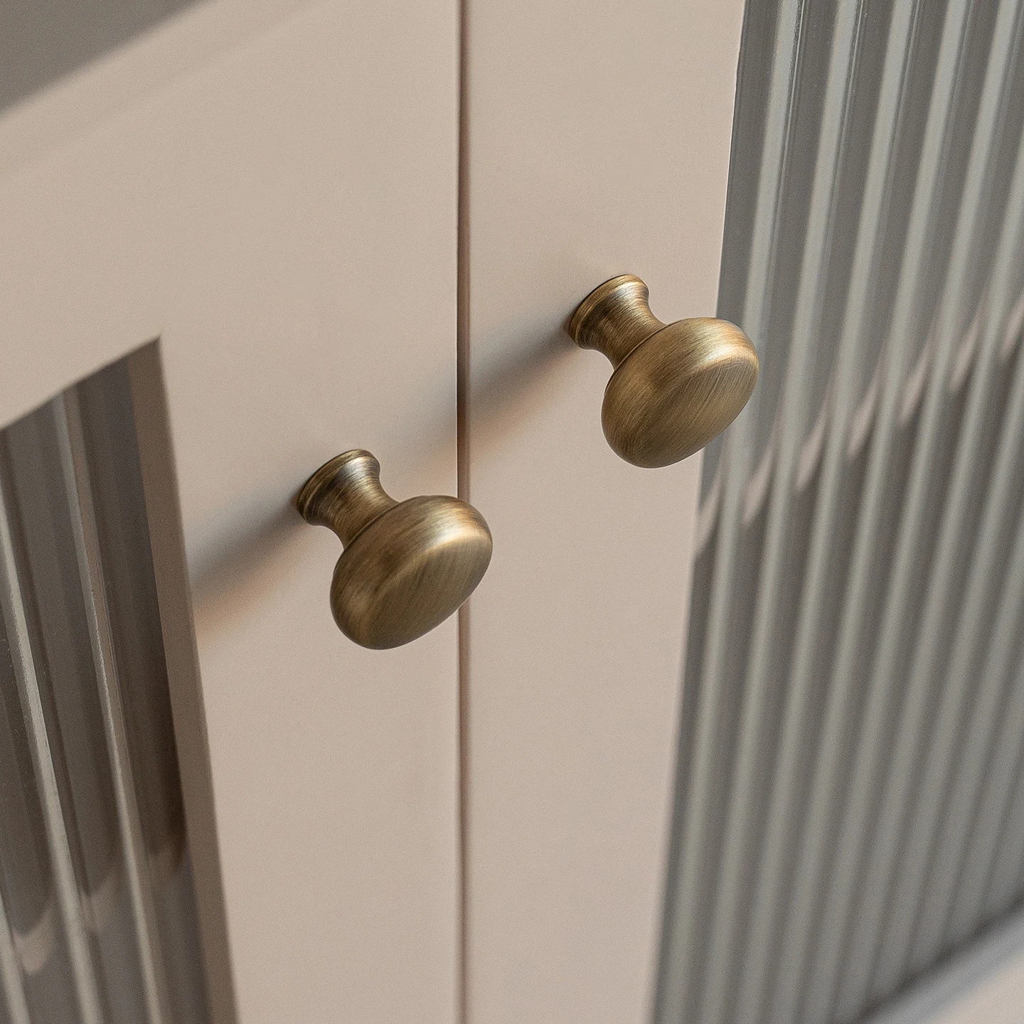 Antique brushed brass single-hole cabinet knob 14