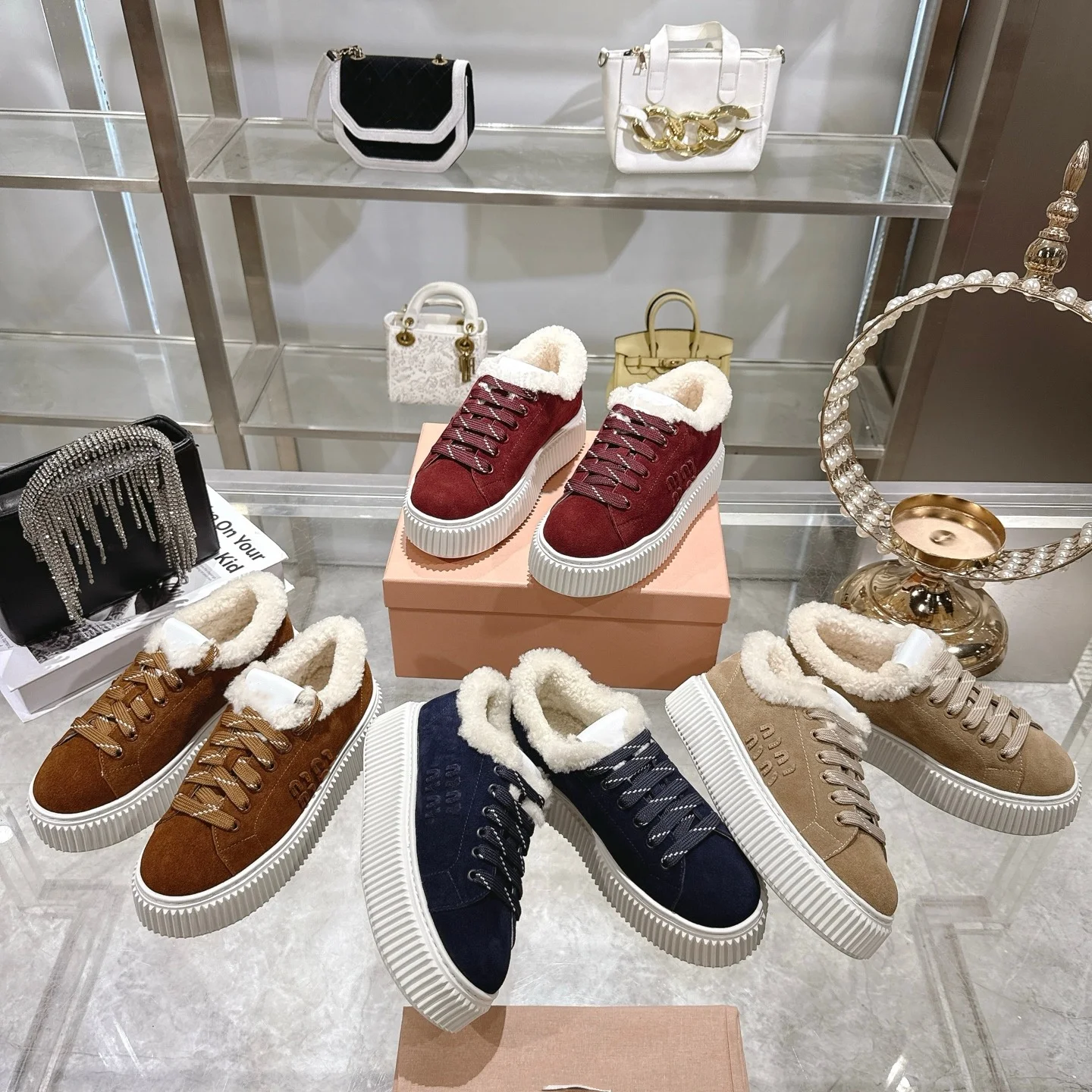 

2025 Winter Fashion Versatile Flat Thick-Soled Casual Shoes Designer Women's Shoes