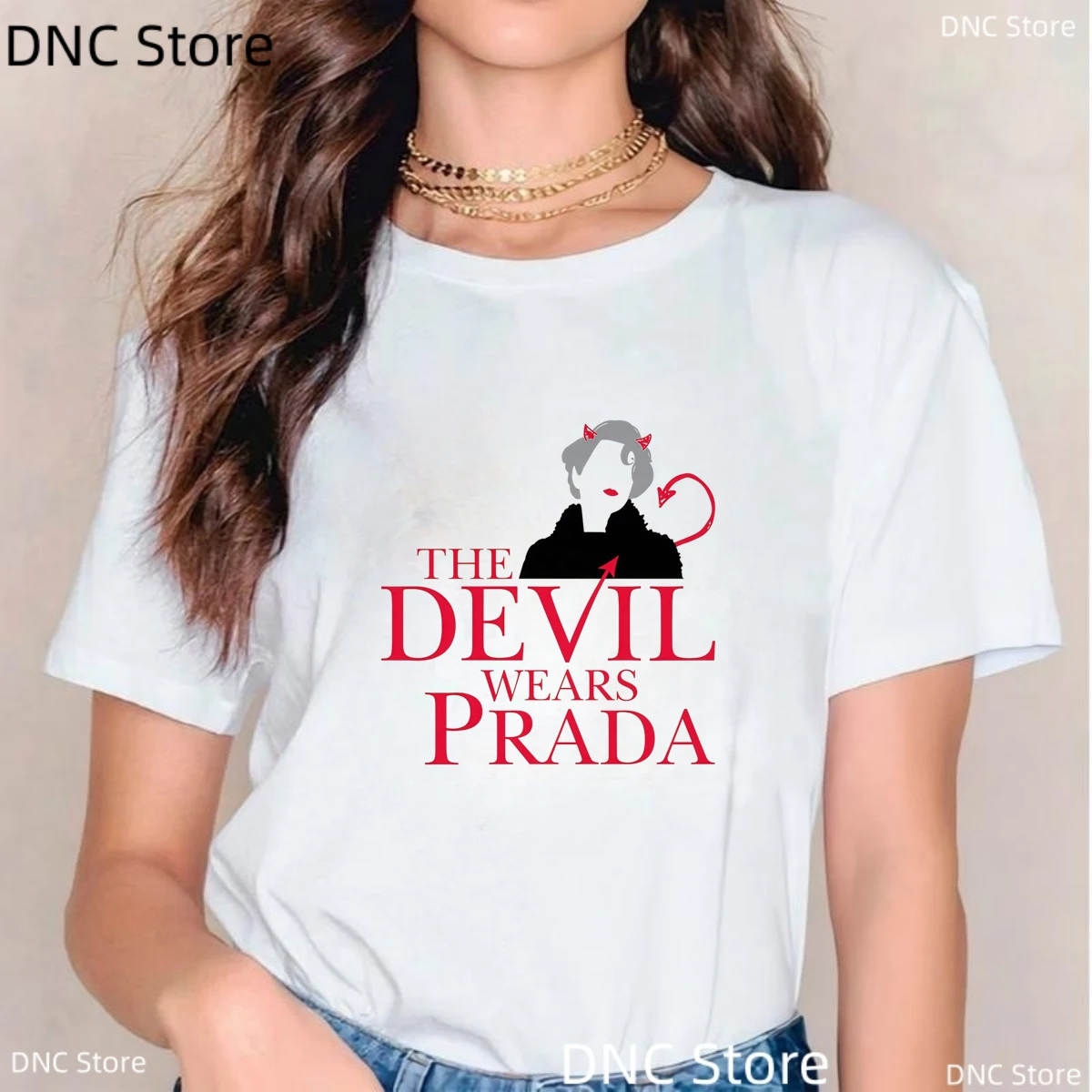 Camiseta Feminina Nova 2026 com Estampa Gráfica do Filme 'The Devil Wears Prada 2', Moda Verão Anos 90, Camiseta de Manga Curta