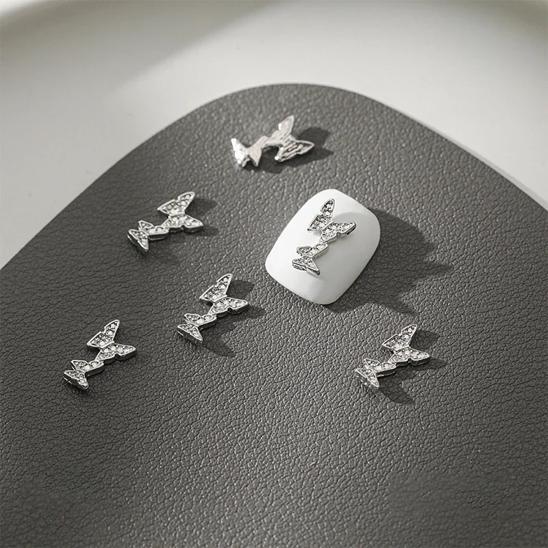 10 szt. DIY Ozdoby do Paznokci 3D Srebrne Motyle Błyszczące Cyrkonie Wiertła do Paznokci Akcesoria do Manicure