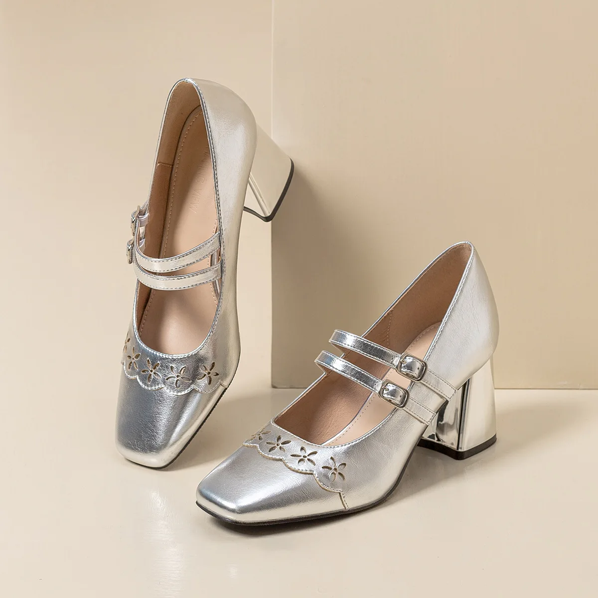 

Women's Silver Mary Jane Shoes Square Toe Block High Heel Retro Buckle Single Leather Shoes Pumps