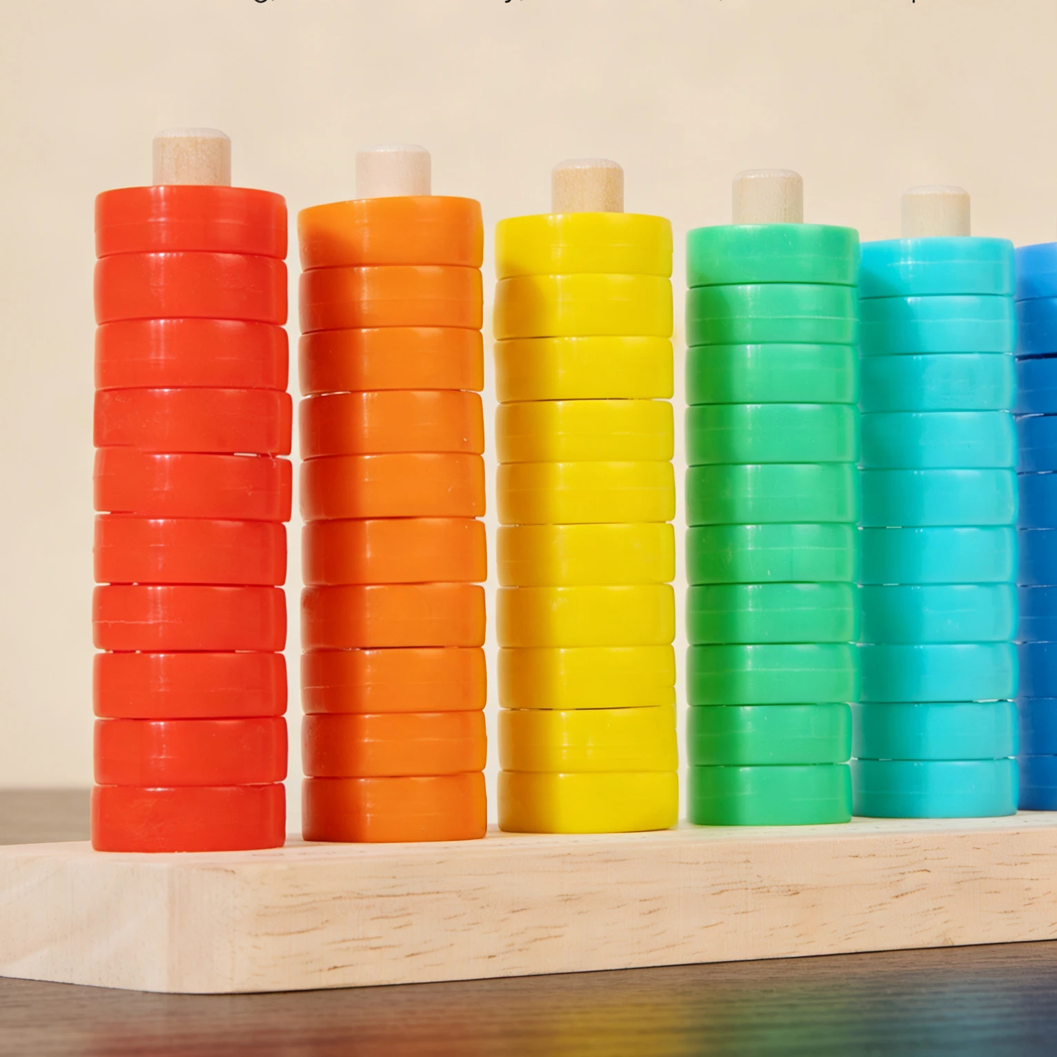 Gioco di lancio dell'anello arcobaleno Giocattolo di classificazione dei colori in legno per bambini Aumenta la coordinazione occhio-mano Percezione del colore attraverso il gioco divertente