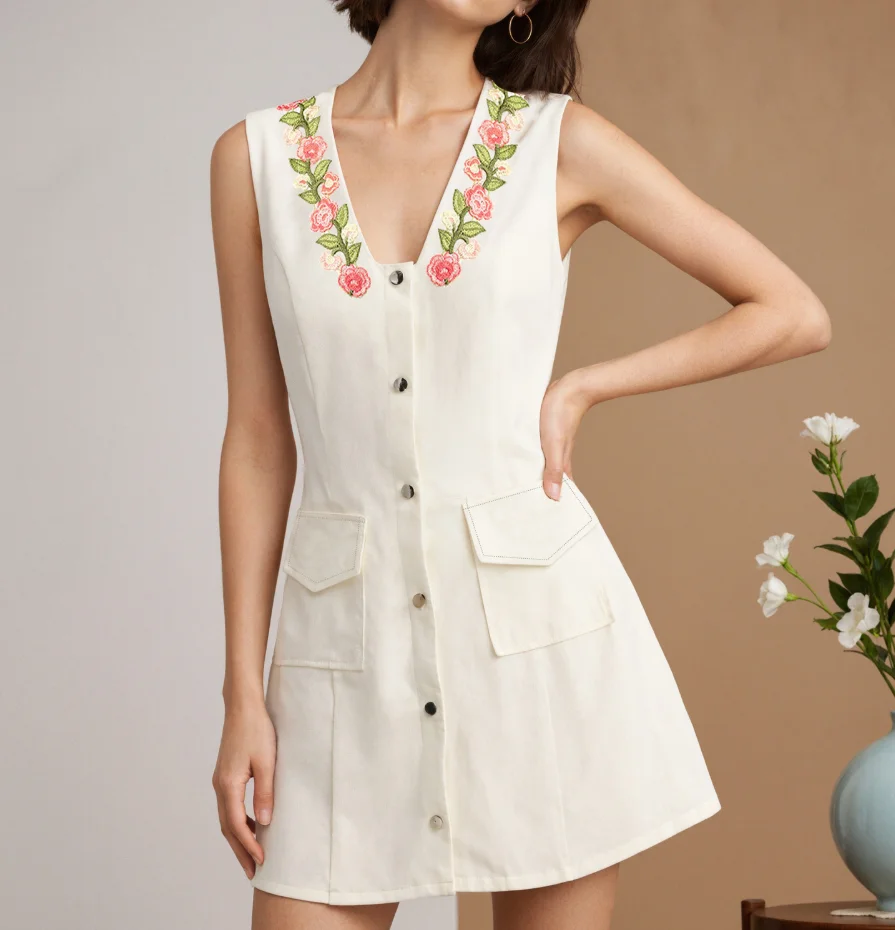 

Single Breasted Sleeveless Vest Dress, Embroidered Waist Dress, New Style, Gold and White Temperament