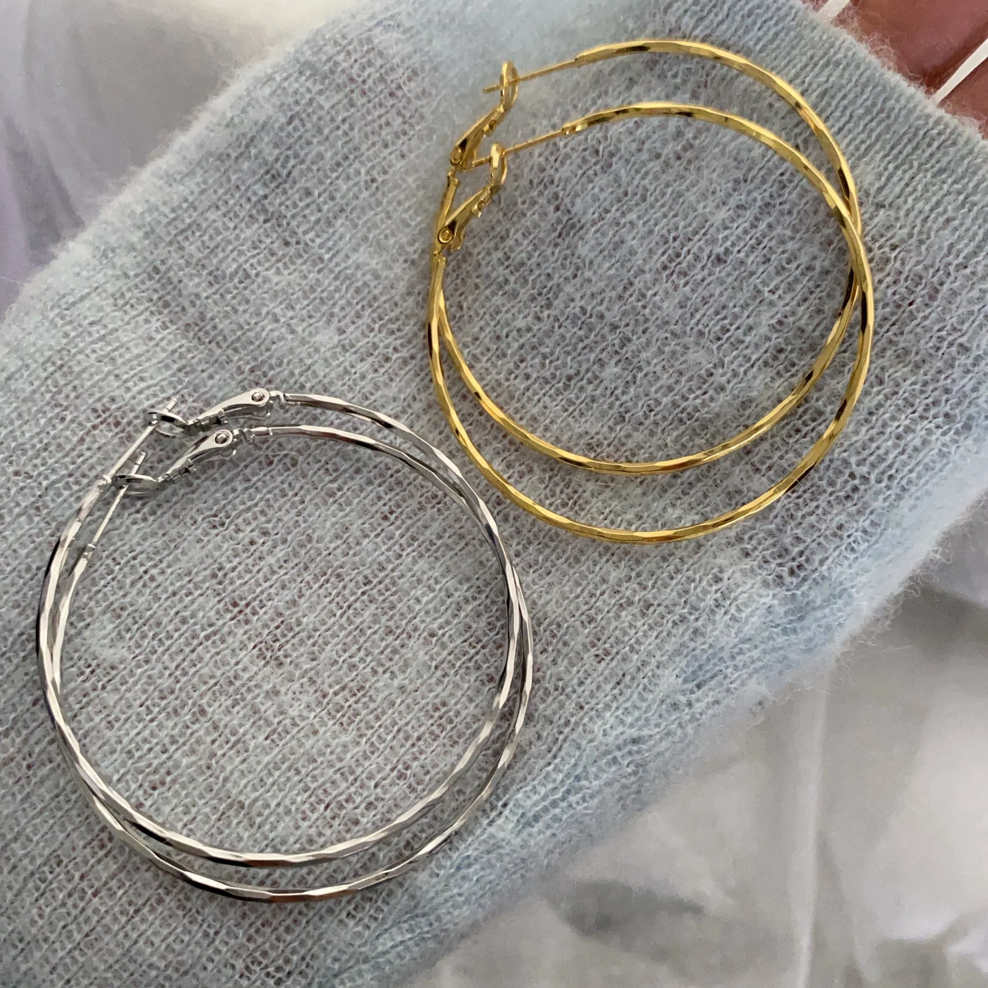 

2025 New Trendy Silver Color Big Circle Copper Hoop Earrings for Women Exaggerated Geometric Smooth Round Earrings Jewelry Gifts