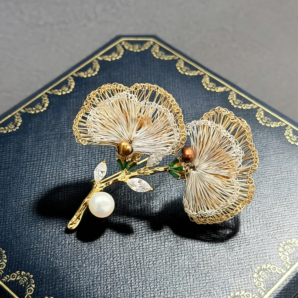 Chinese Style Lucky Blessing Ginkgo Leaf Brooch Handmade Woven Two Tone Gold Plated Pearl Zircon Elegant Brooches For Women Dail
