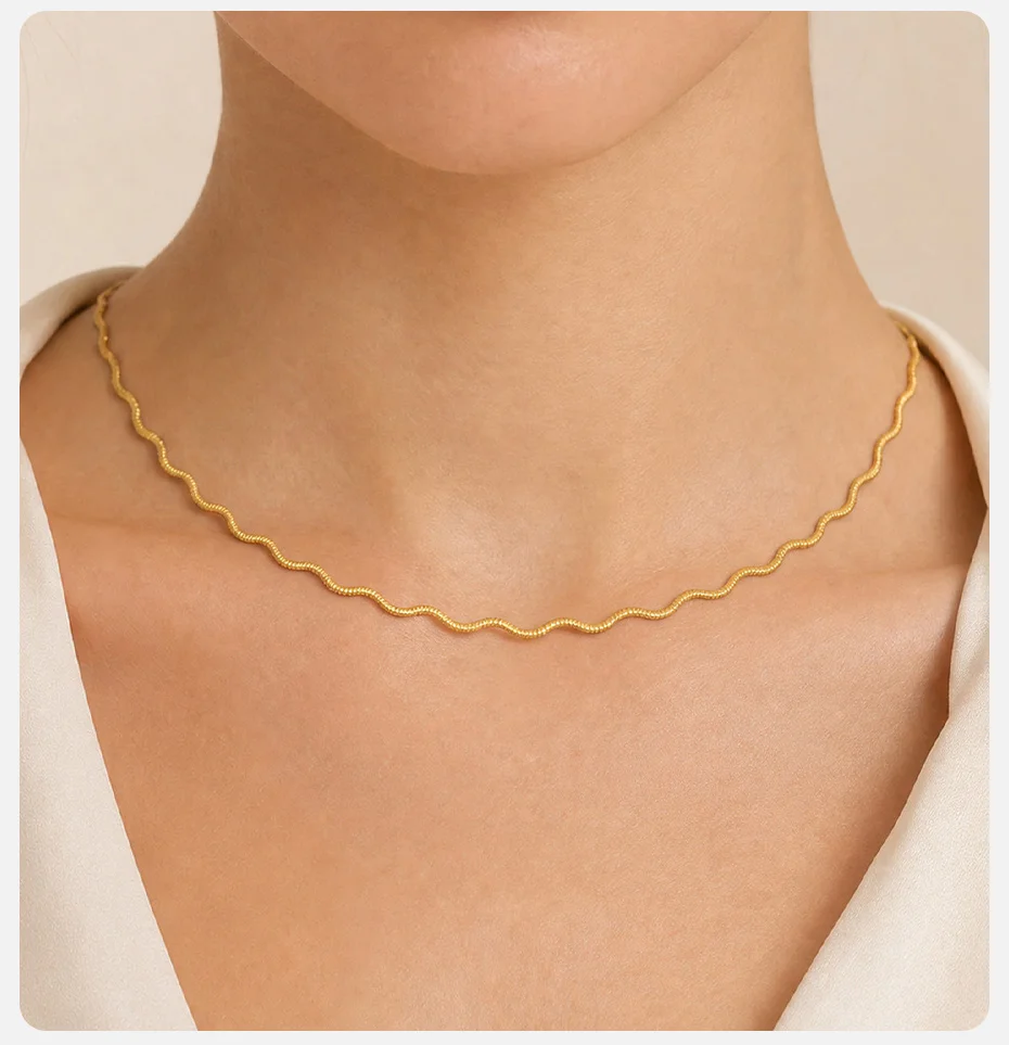 Vnox Trendige Minimalistische Wellenförmige Wasserwellen-Kettenkette für Frauen, Vergoldete Runde Schlangenkette, Choker, Alltagsschmuck, Wasserdicht – Detail 3