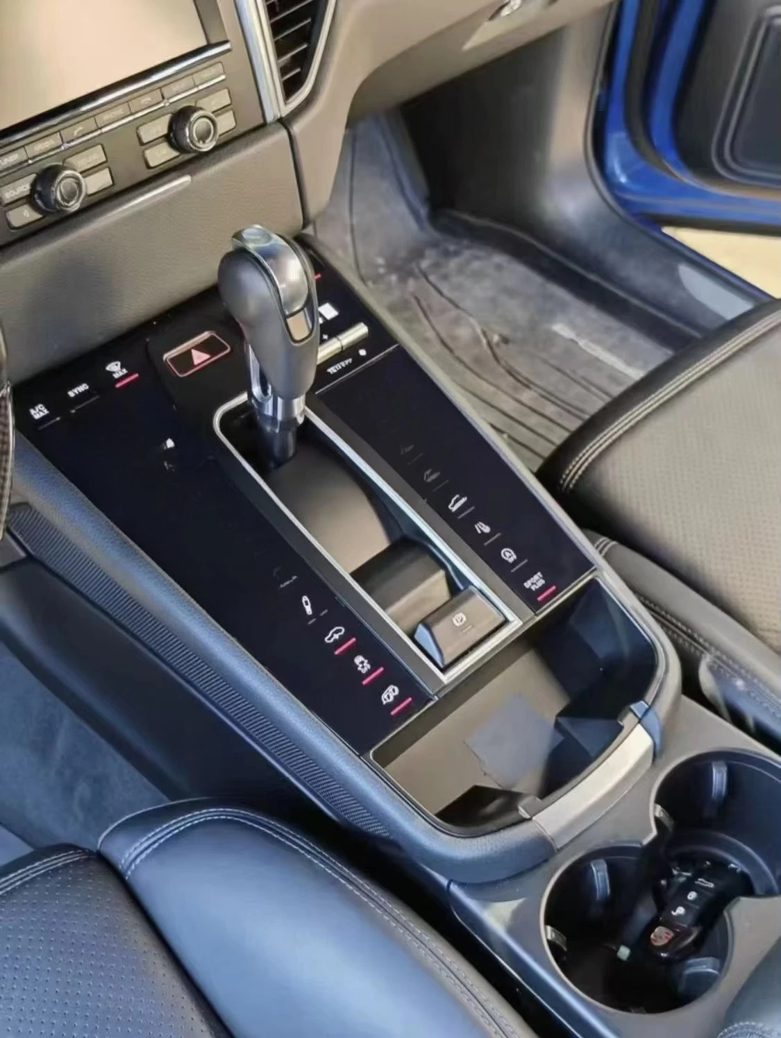 

High Quality Box 2013-2021 Car Digital Center Car Saddle Center Armrest