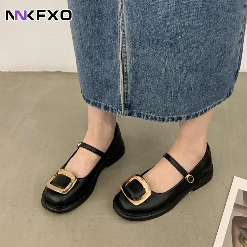 

2023 Spring and Autumn Women's Retro Mary Jane Shoes Fashion Casual Round Toe Metal Square Button Single Shoes