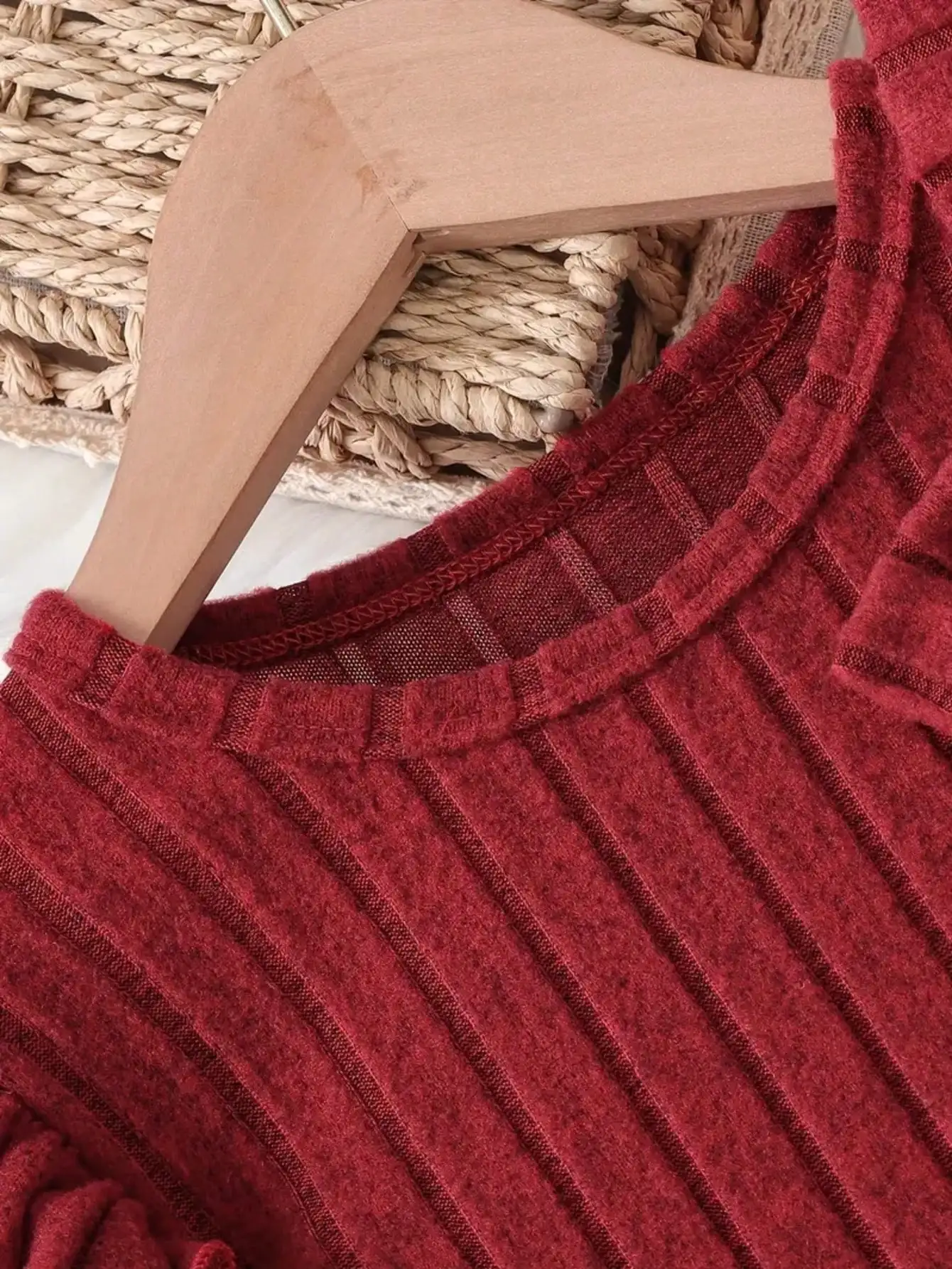 Elegantes Kinder-Freizeitkleid mit Gerippten Lotusblatt-Ärmeln, Rundhalsausschnitt, Schleife an der Taille und Mittellangem Rock – Detail 5