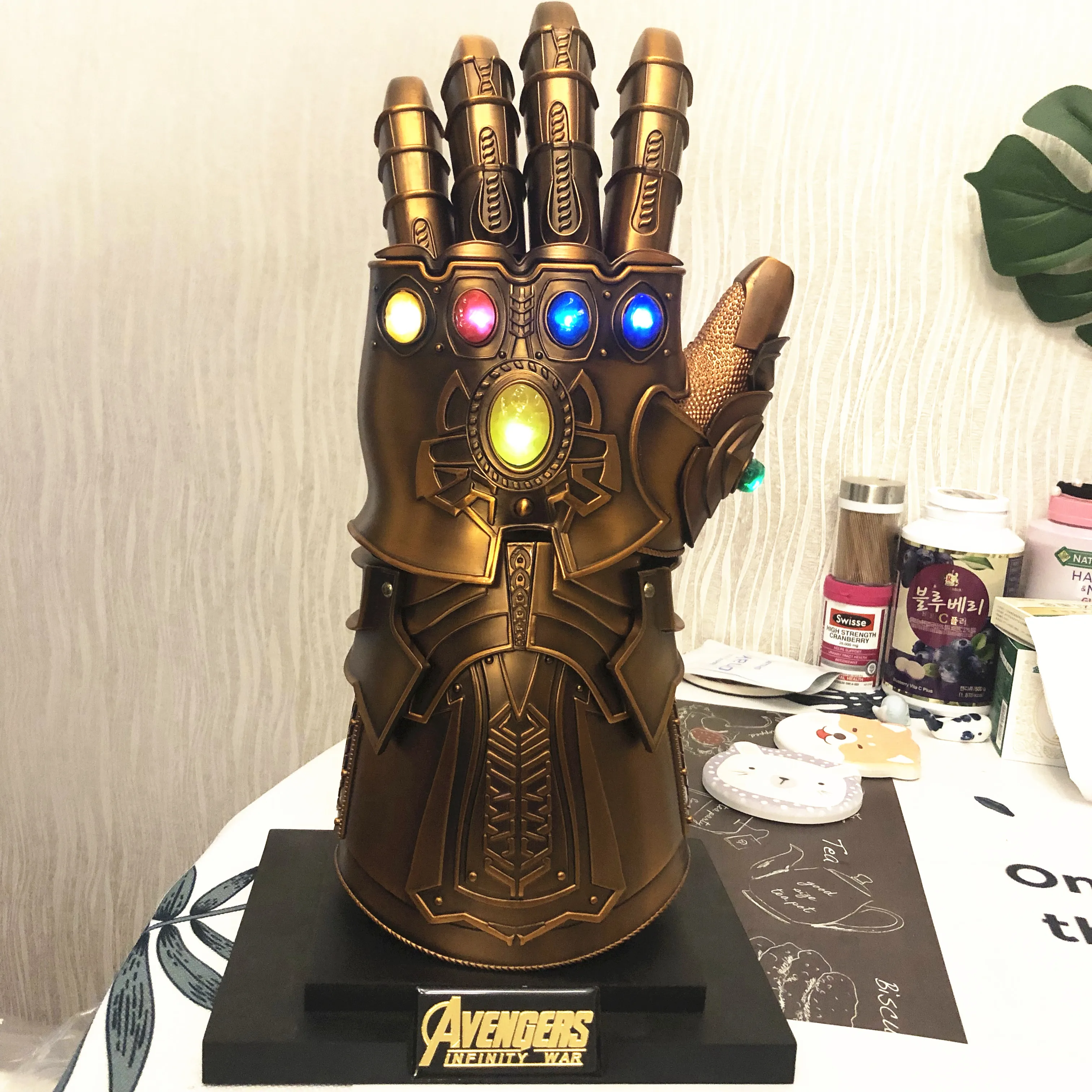 

[Metal made] Superhero 1:1 scale Wearable full metal Thanos Infinity Gauntlet Gloves with LED Light include stand cosplay toy