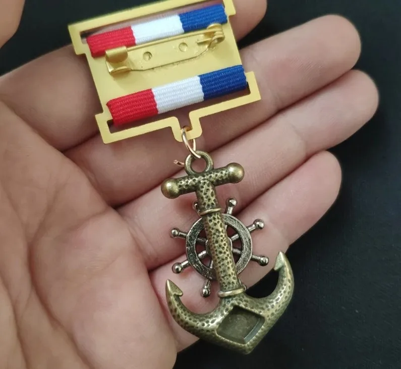 

French Heroic Sailor Medal USSR St. George Heroic Sailor Badge Replica Retro Metal Badge DIY Uniform Decoration Accessories