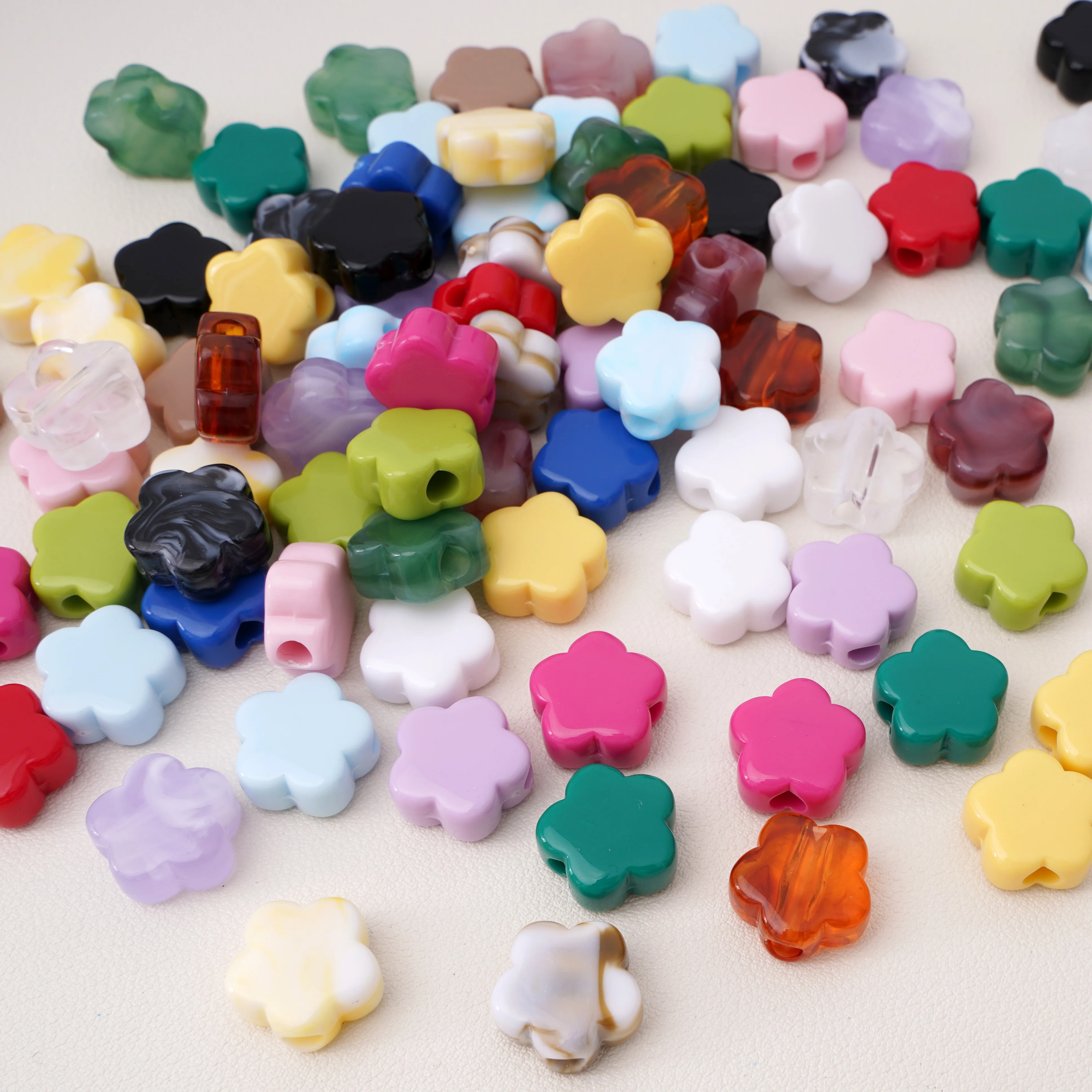 10/30 Stück 15x14mm Modische Einfarbige Blumenperlen Acryl Lose Perlen DIY 3,5mm Loch Handgefertigt für Schmuckherstellung Zubehör – Detail 3