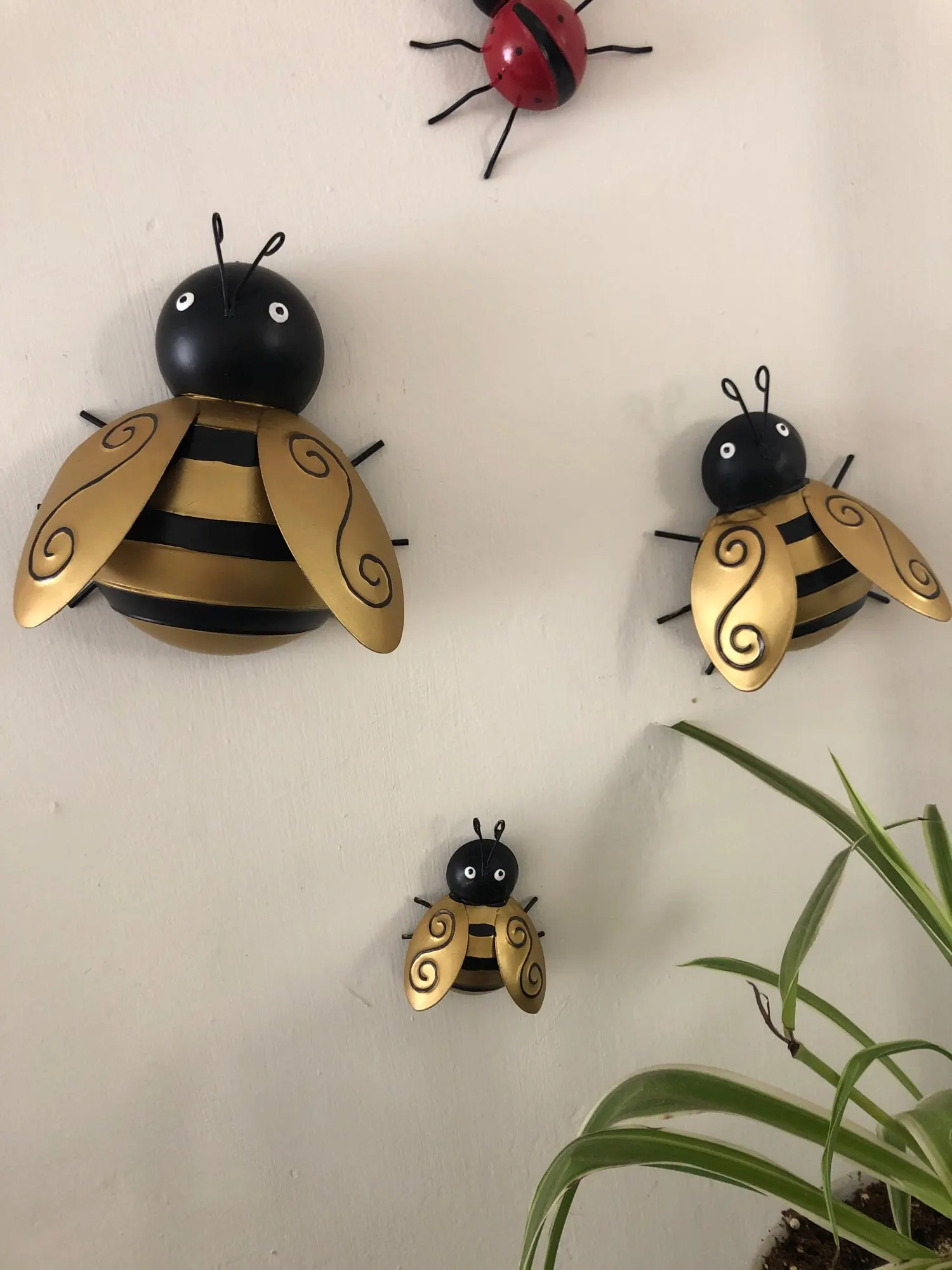Vintage Iron Bee Wall Hanging Decoration Creative Animal Outdoor Ornament Garden Xmas Indoor Bar Decor