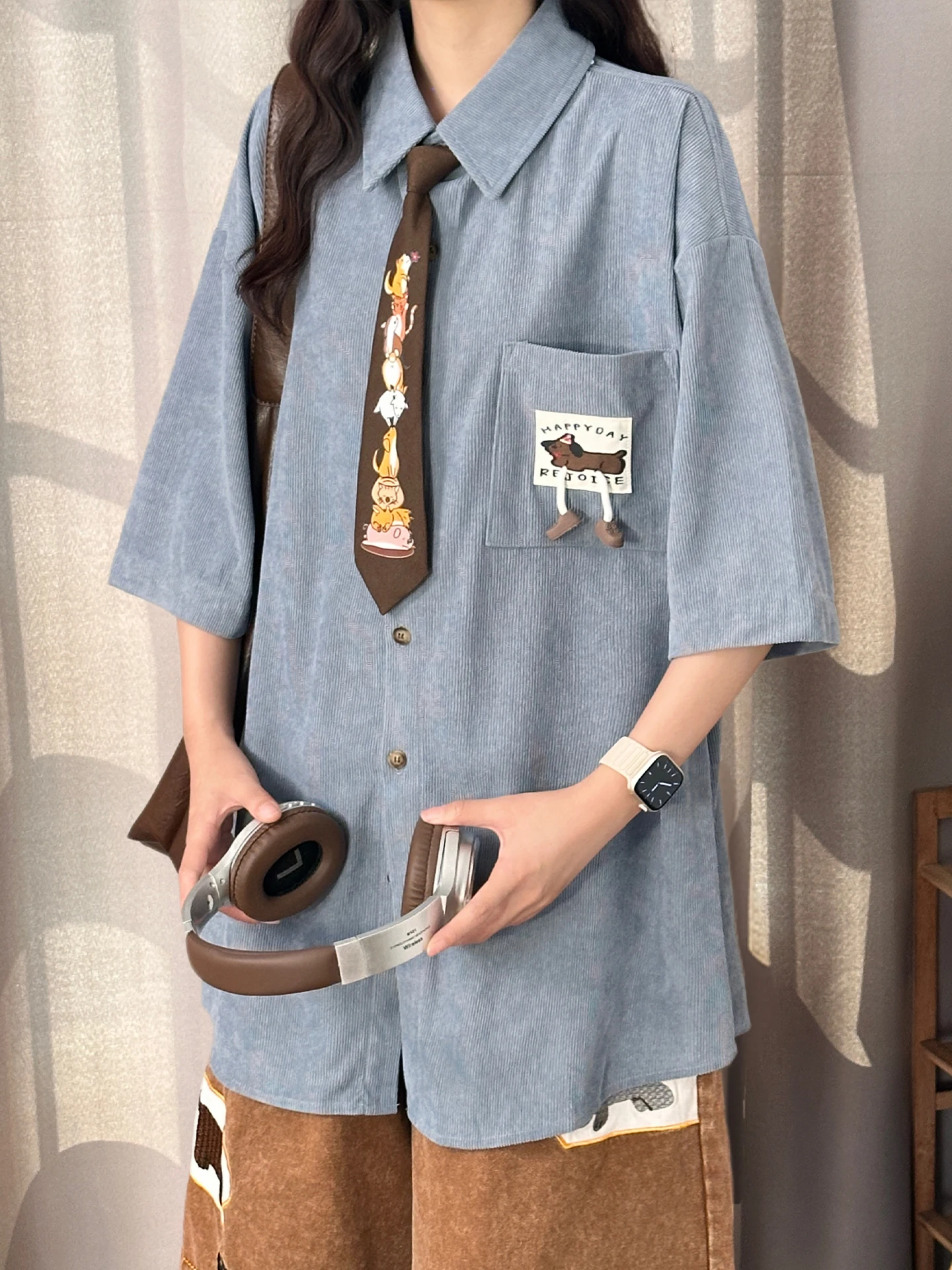 Original American Retro Design Cartoon Dog Tie Shirt Women Summer Loose Casual Top Breathable Polyester Fiber Short Sleeve