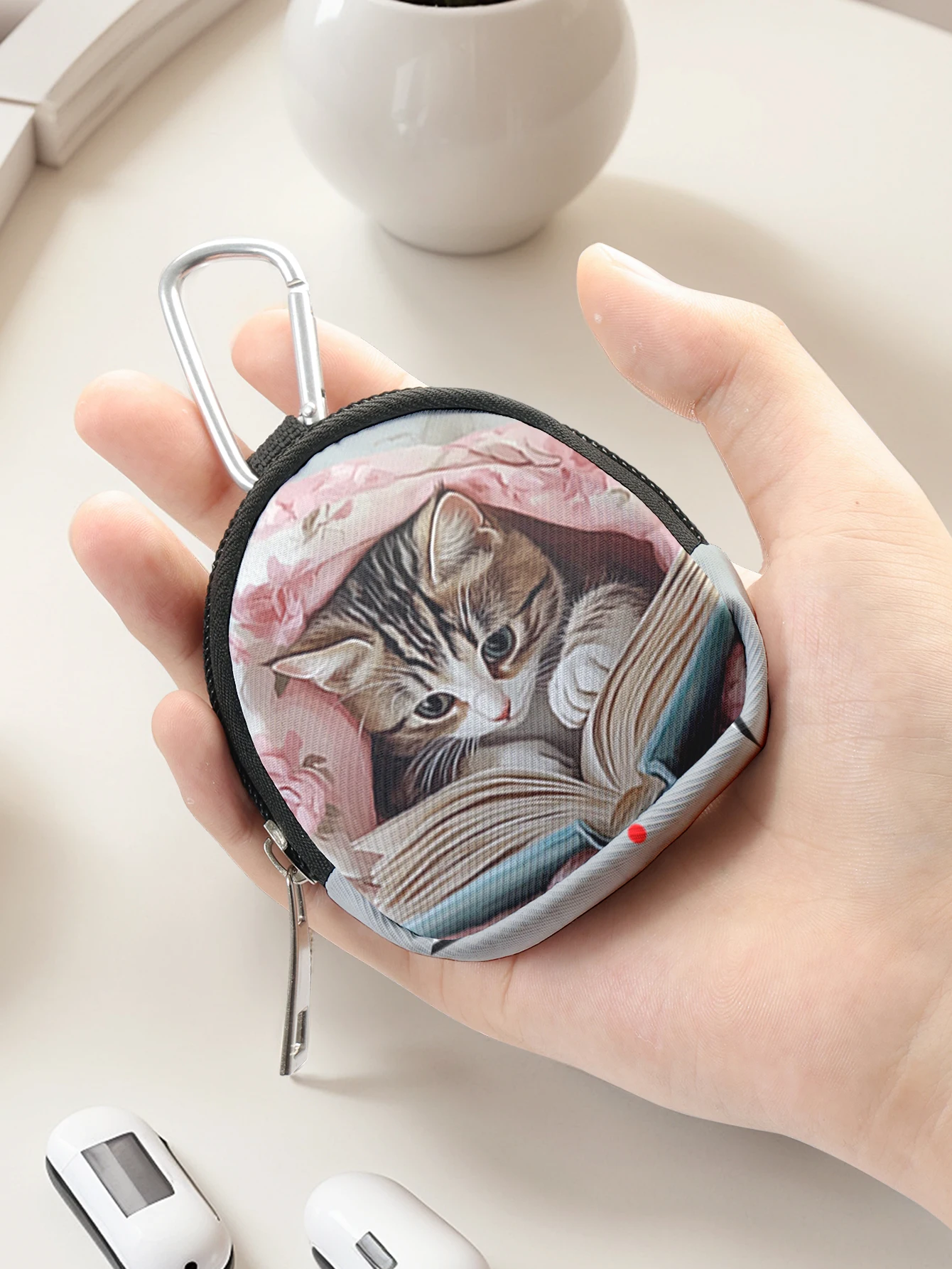 Cute Tabby Cat Reading Book Print Mini Coin Purse Carabiner Hook Zipper Earphone Wallet For Cat Lovers Travel