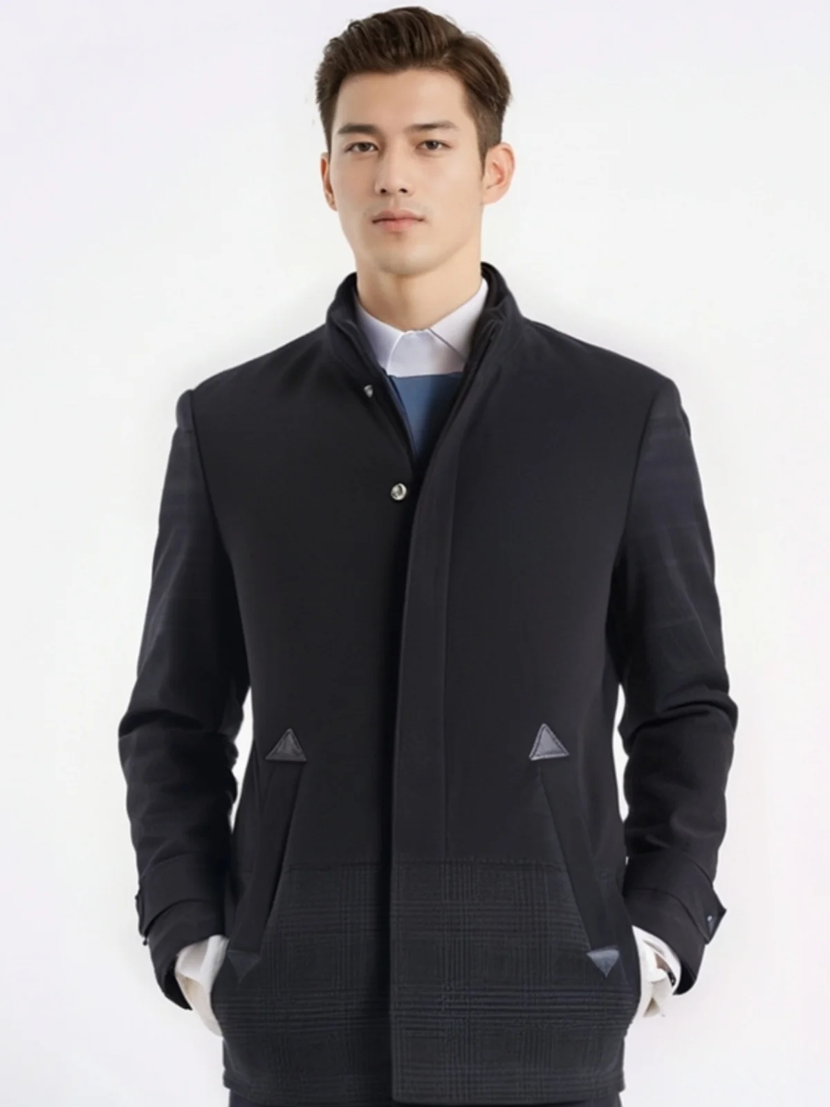 

Busin Повседневная шерстяная смесь Мужская куртка с воротником-стойкой Весна Осень Полиэстер 63,3% Шерсть 35,2% Другое 0,5% Длинная длина с воротником-стойкой...