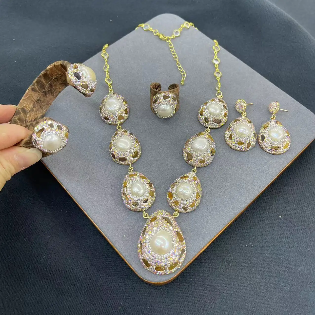Fashion Baroque Pearl Freshwater Pearls Necklace Bracelet Earrings Rings for Women Charm Crystal Statement Choker Jewelry Sets