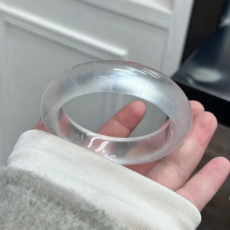 

Natural White Moonlight Ice Agate Jade Bracelet, Fashionable and Versatile Temperament Jewelry