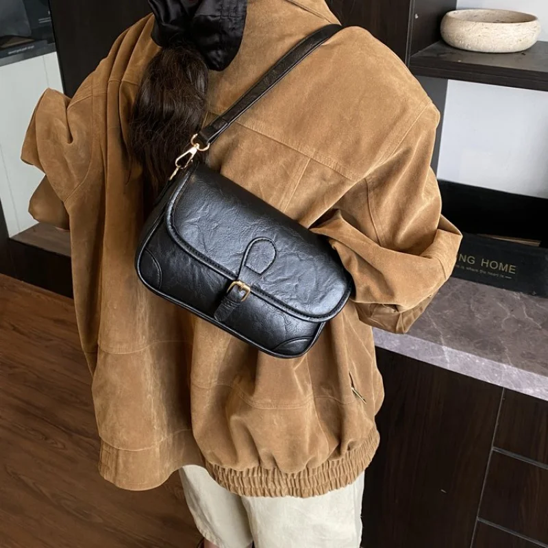 Luksusowa damska torebka na łańcuszku, skórzana listonoszka, elegancka torebka, modna mała kwadratowa torebka.